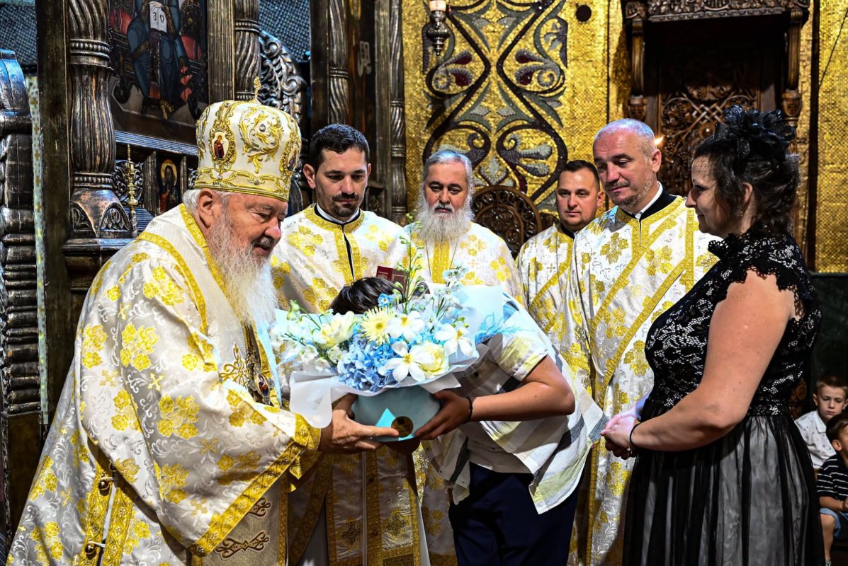 Binecuvântare arhierească pentru credincioşi la Catedrala Mitropolitană din Cluj-Napoca 367690