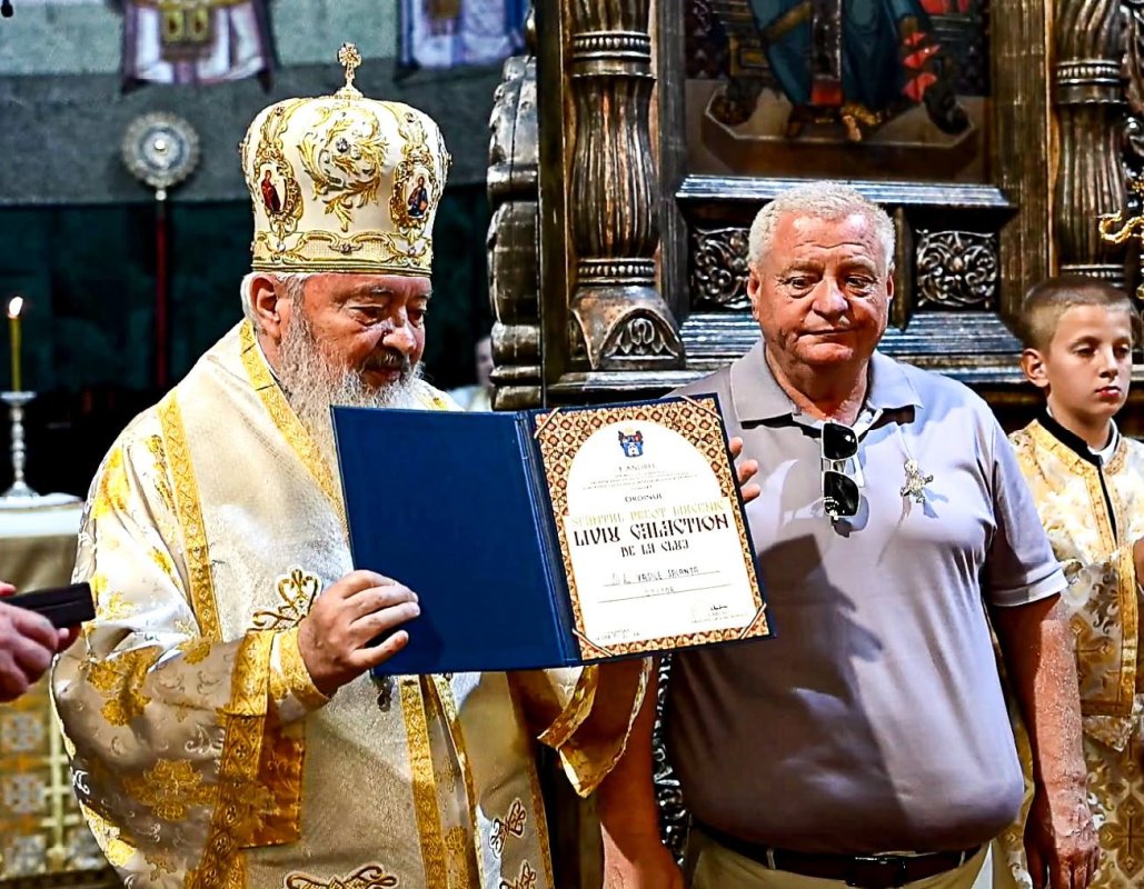 Binecuvântare arhierească pentru credincioşi la Catedrala Mitropolitană din Cluj-Napoca 367691