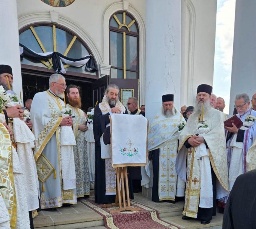 Părintele Vasile Cojocariu, condus pe ultimul drum la Humulești 367719