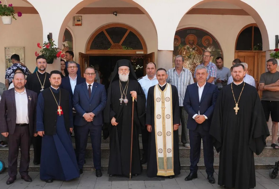 Rugăciune şi binecuvântare la o biserică din oraşul Călăraşi 367711