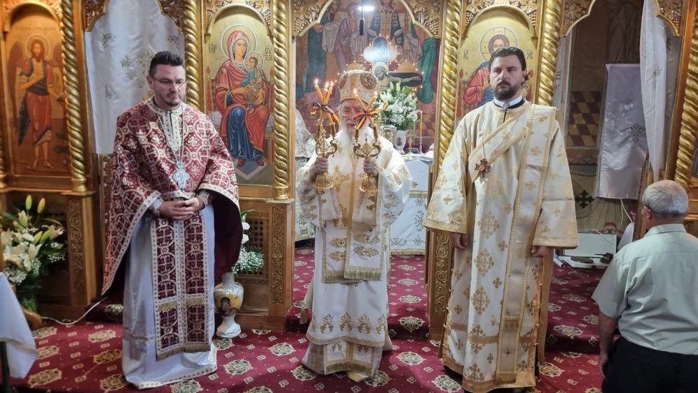Sfinţirea crucilor unei biserici din Arad 367735