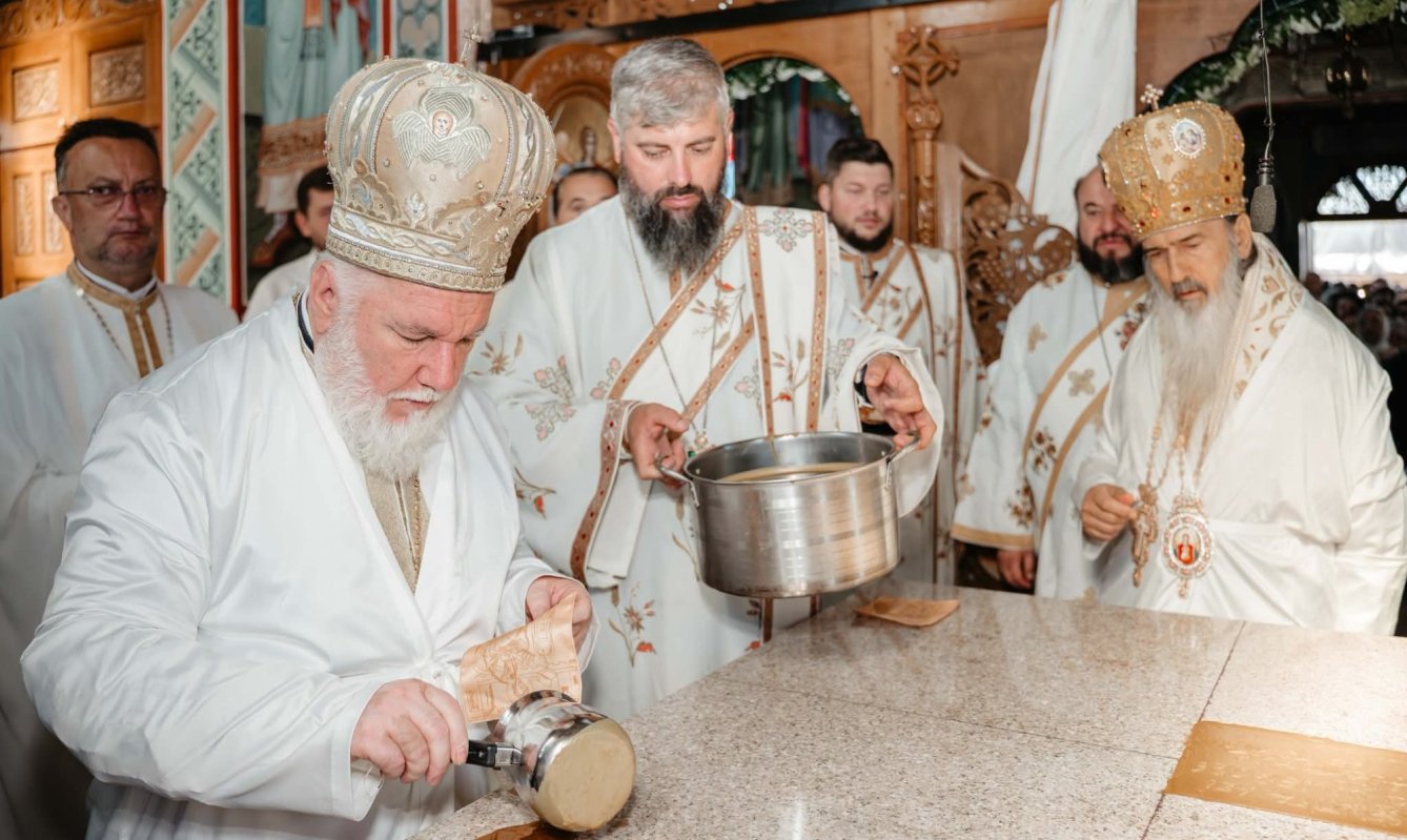 Târnosirea bisericii mari a Mănăstirii Codru din nordul Dobrogei 367713