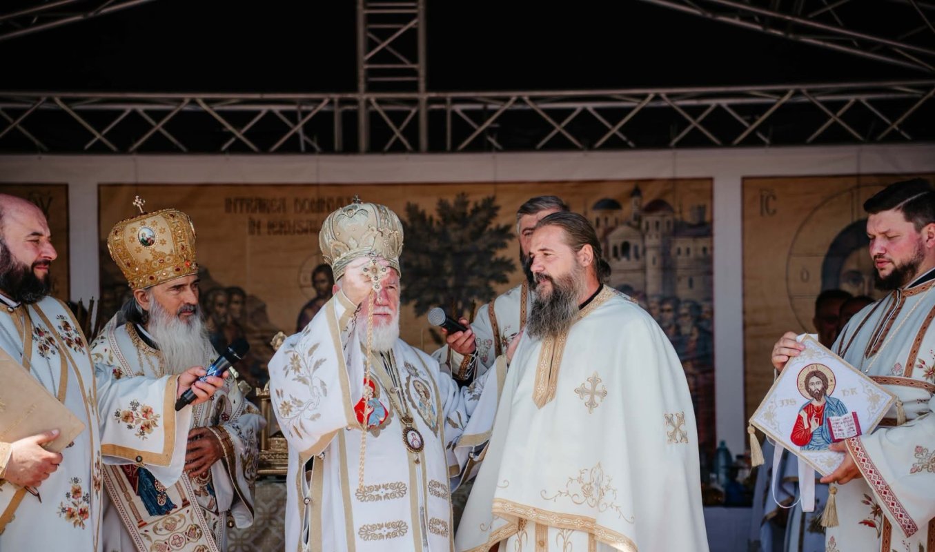 Târnosirea bisericii mari a Mănăstirii Codru din nordul Dobrogei 367714