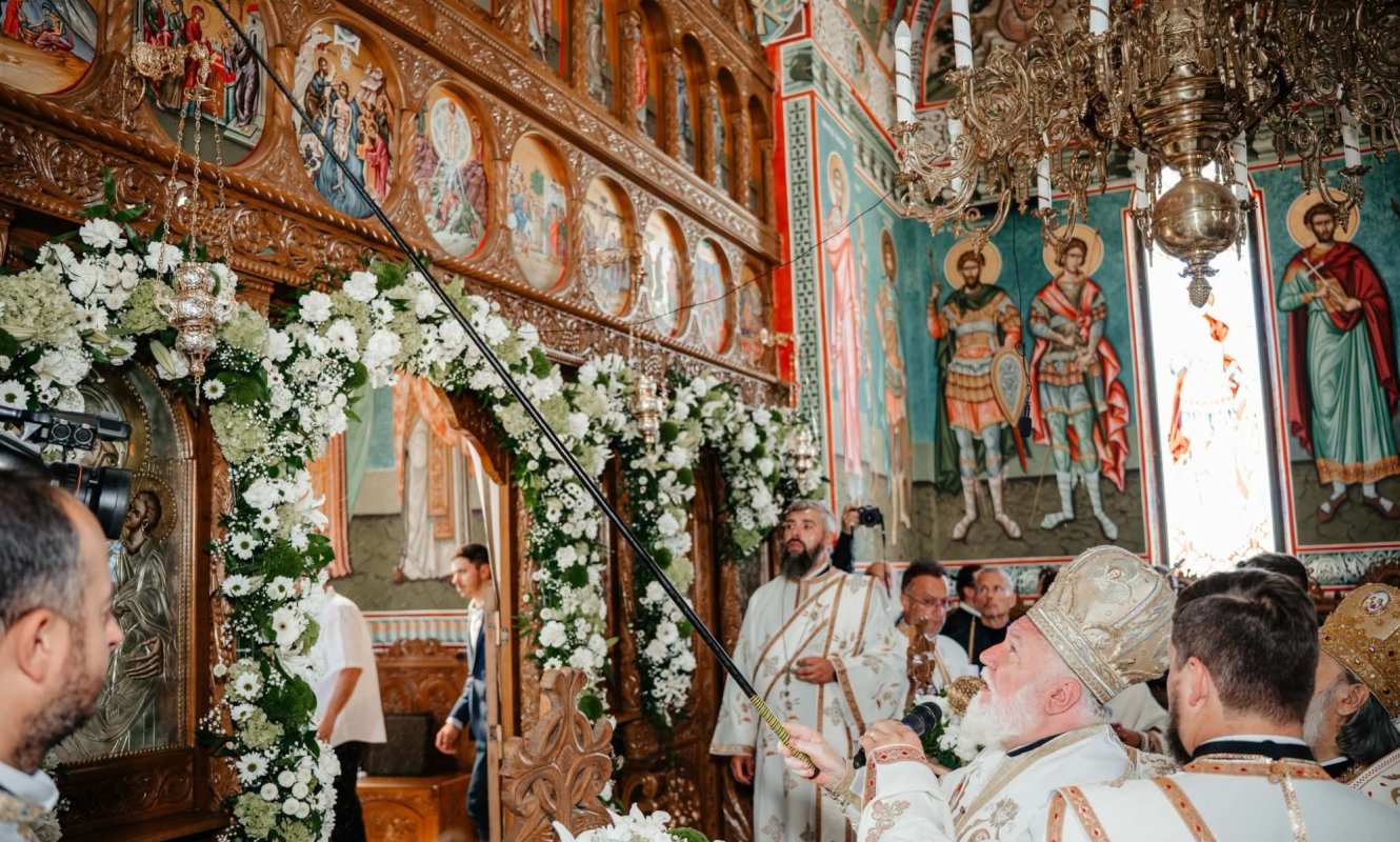 Târnosirea bisericii mari a Mănăstirii Codru din nordul Dobrogei 367715