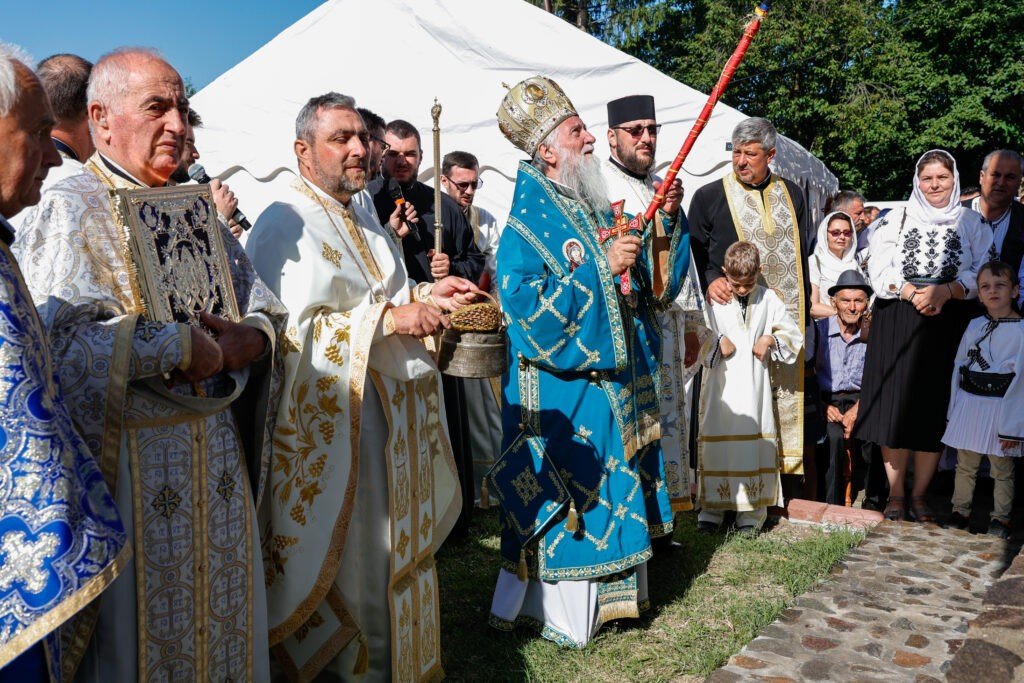 Tradiţii şi sfinţire într‑o parohie din Oltenia 367708