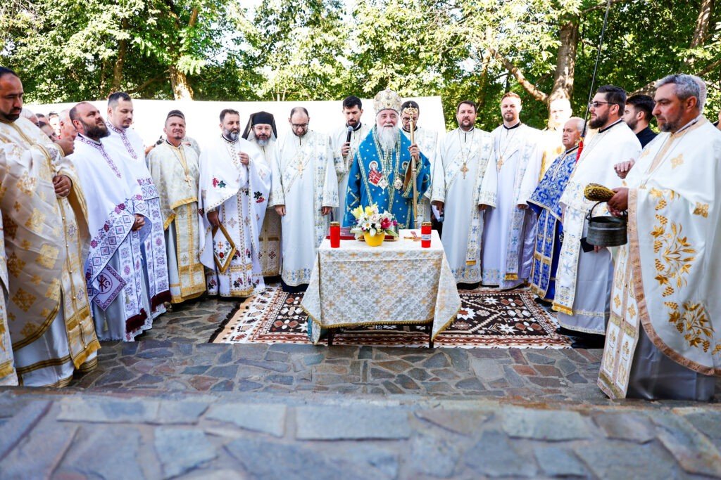Tradiţii şi sfinţire într‑o parohie din Oltenia 367709