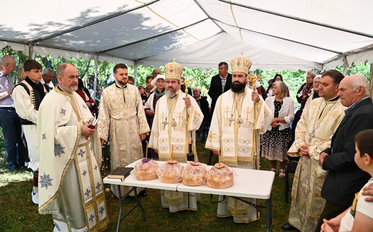 Zi de sărbătoare pentru credincioșii satului Feregi, Hunedoara 367685