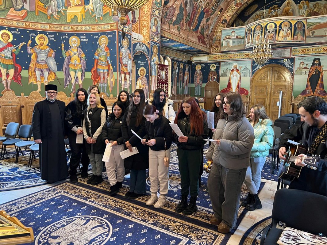 Centrul „Sfântul Nicolae” din Sighişoara, şcoală pentru sufletele copiilor 367799