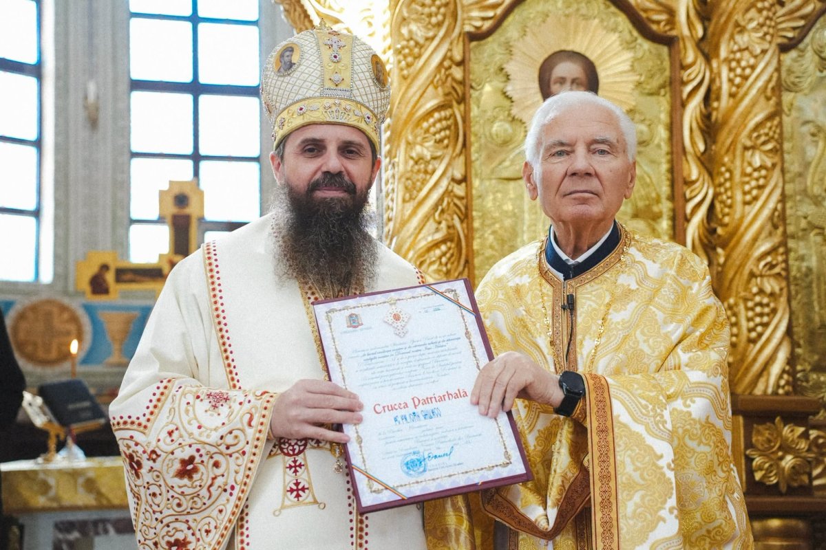 Crucea Patriarhală pentru părintele Ioan Ghiurco 367787