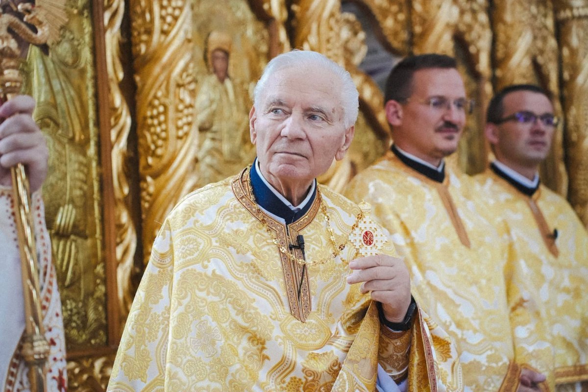Crucea Patriarhală pentru părintele Ioan Ghiurco 367793