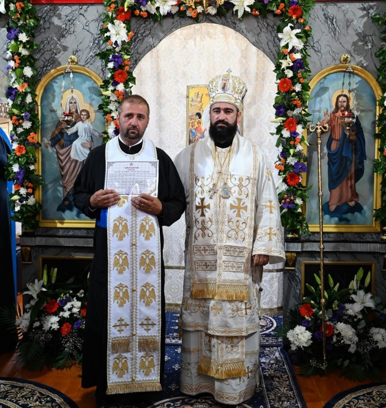 Biserica parohiei hunedorene Obârșa a fost târnosită 367888