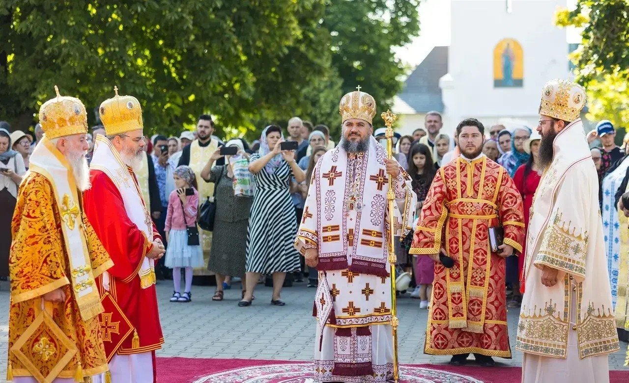Episcopia Hușilor și-a sărbătorit ocrotitoarea 367864