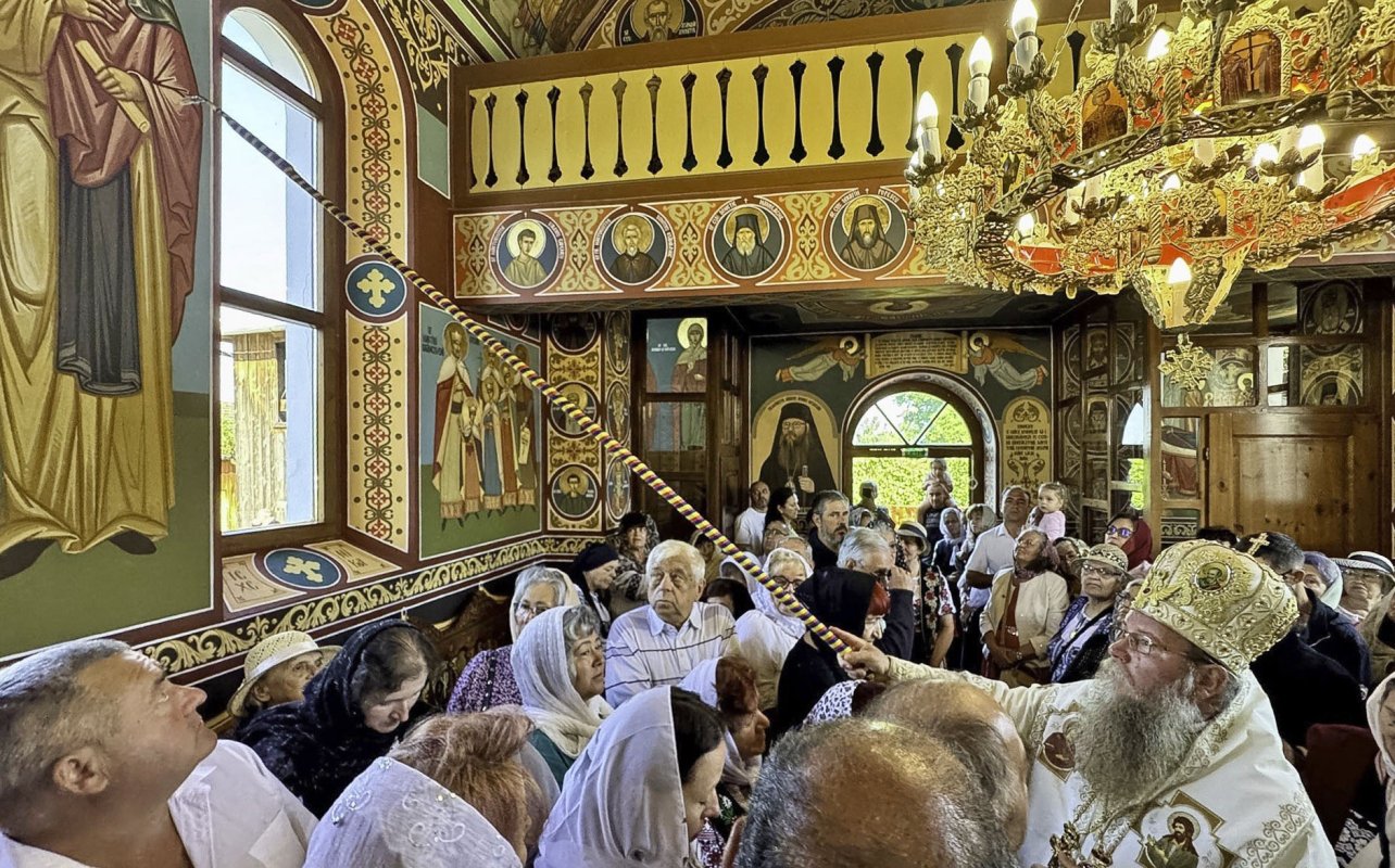 Sărbătoare în Parohia Bicfalău, Covasna, cu prilejul târnosirii bisericii 367885