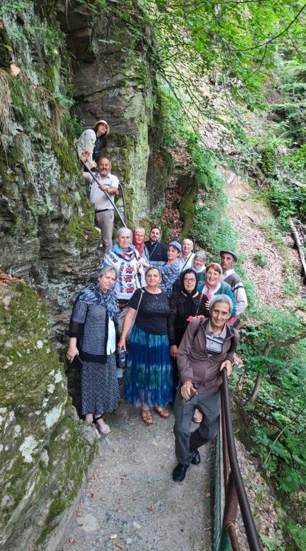Pelerinaj la mănăstiri din Ardeal pentru enoriașii Parohiei „Precista Mică” din Roman 367948