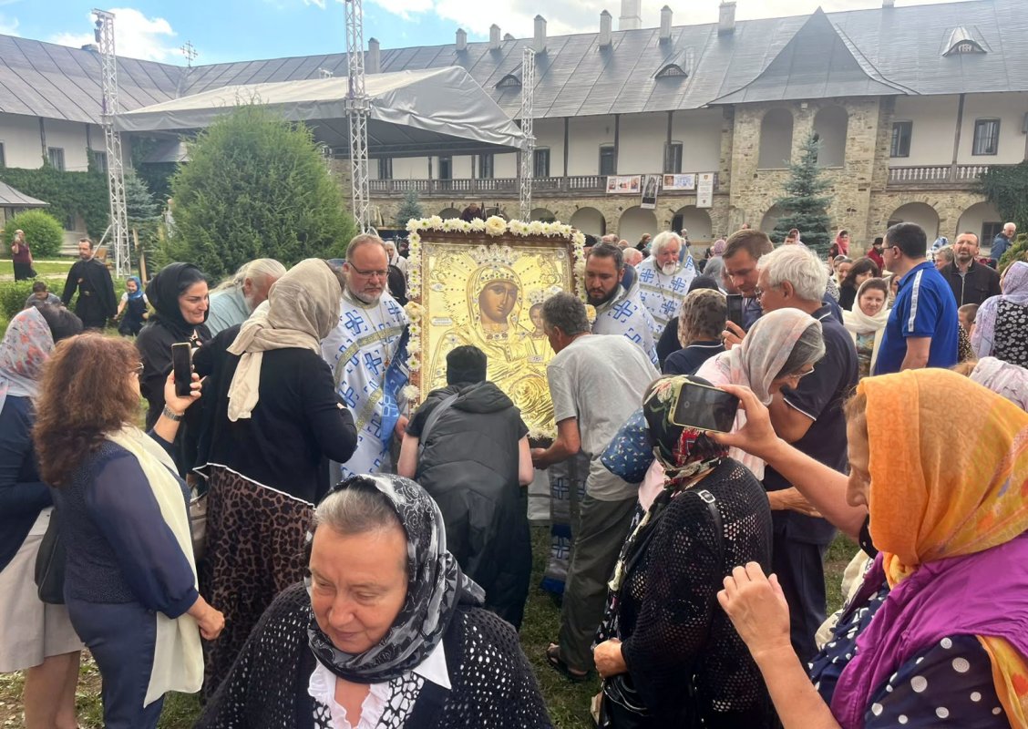 Praznicul Icoanei Maicii Domnului „Îndrumătoarea”, sărbătorit la Mănăstirea Neamț 367975