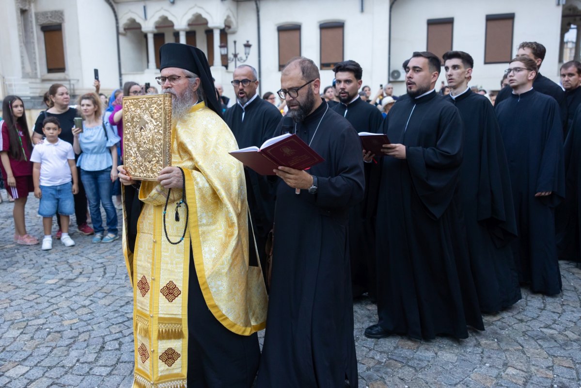 Procesiune cu moaştele Ocrotitorului Capitalei 368230