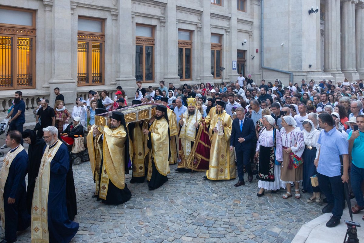 Procesiune cu moaştele Ocrotitorului Capitalei 368237