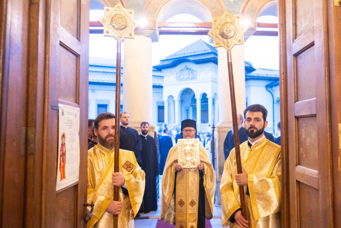Procesiune cu moaştele Ocrotitorului Capitalei 368244