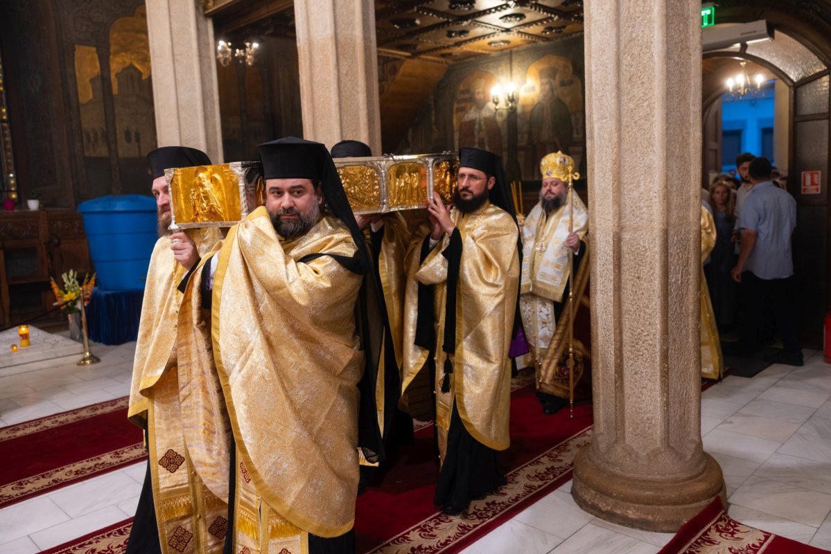 Procesiune cu moaştele Ocrotitorului Capitalei 368245