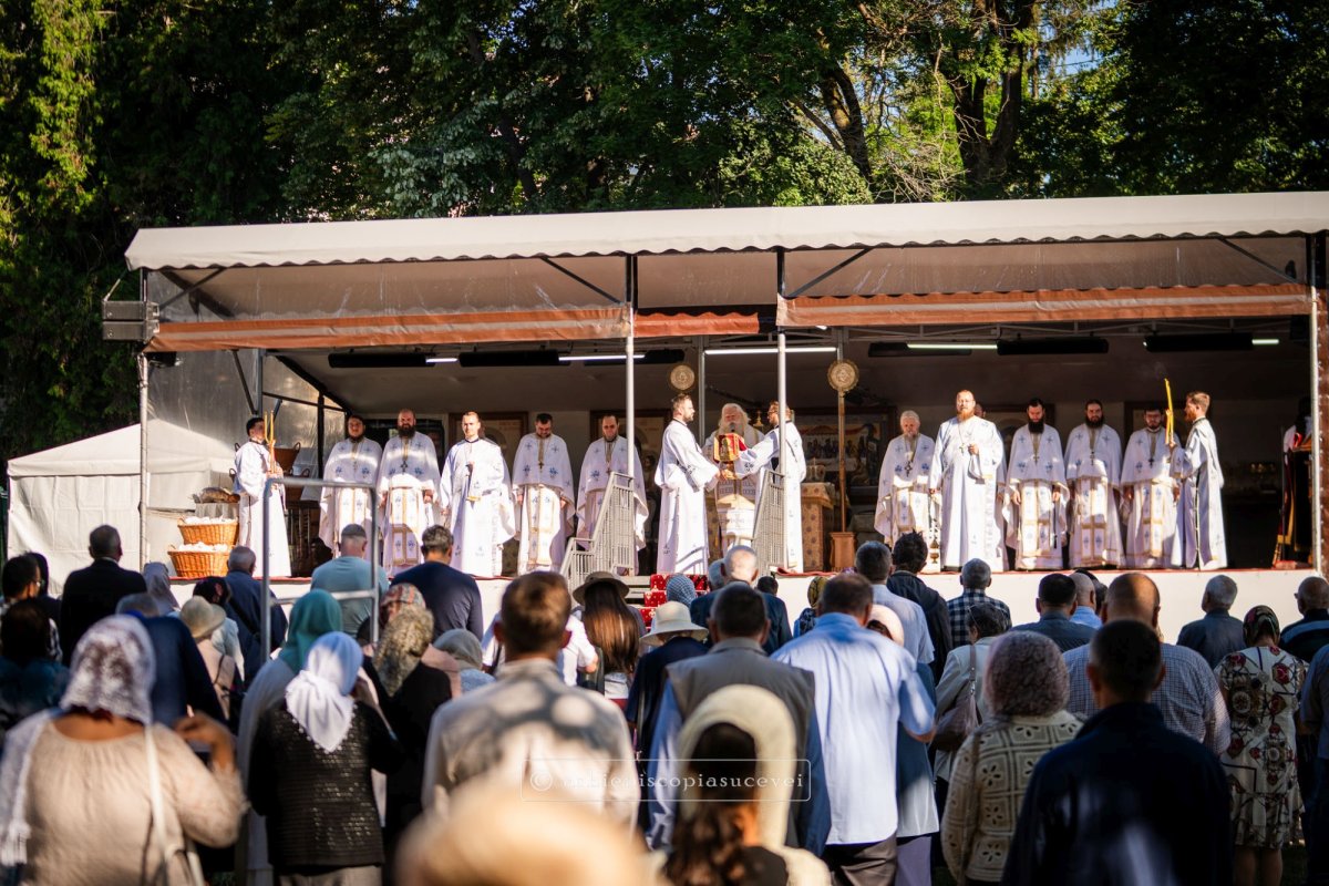 Duminica a 6‑a după Pogorârea Sfântului Duh la Catedrala Arhiepiscopală din Suceava 368265
