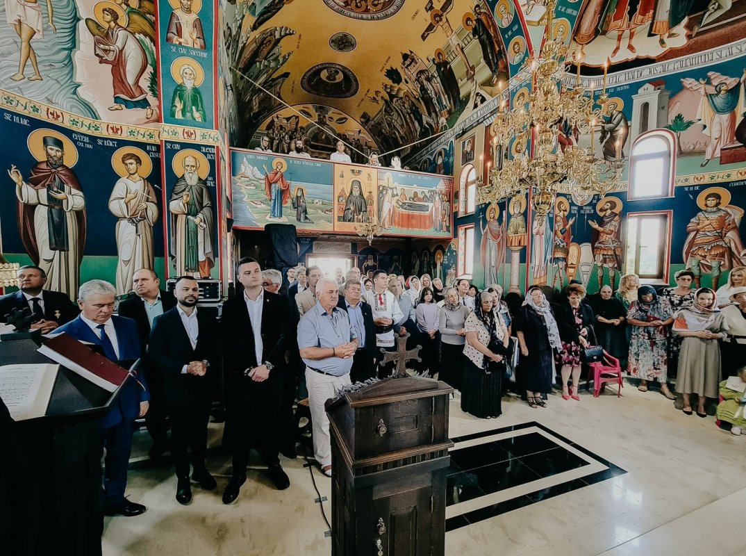 Hramul Mănăstirii Pantocrator din Beclean, ocrotită de Sfântul Paisie Aghioritul 368256