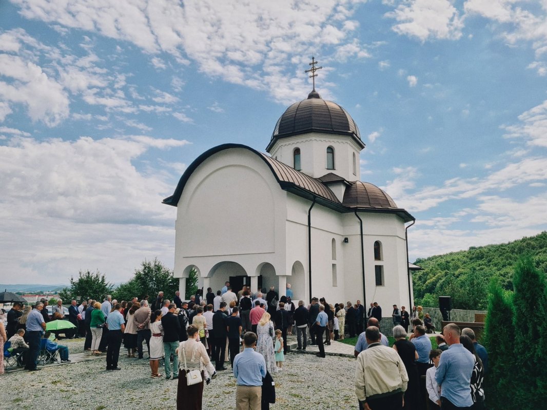 Hramul Mănăstirii Pantocrator din Beclean, ocrotită de Sfântul Paisie Aghioritul 368259