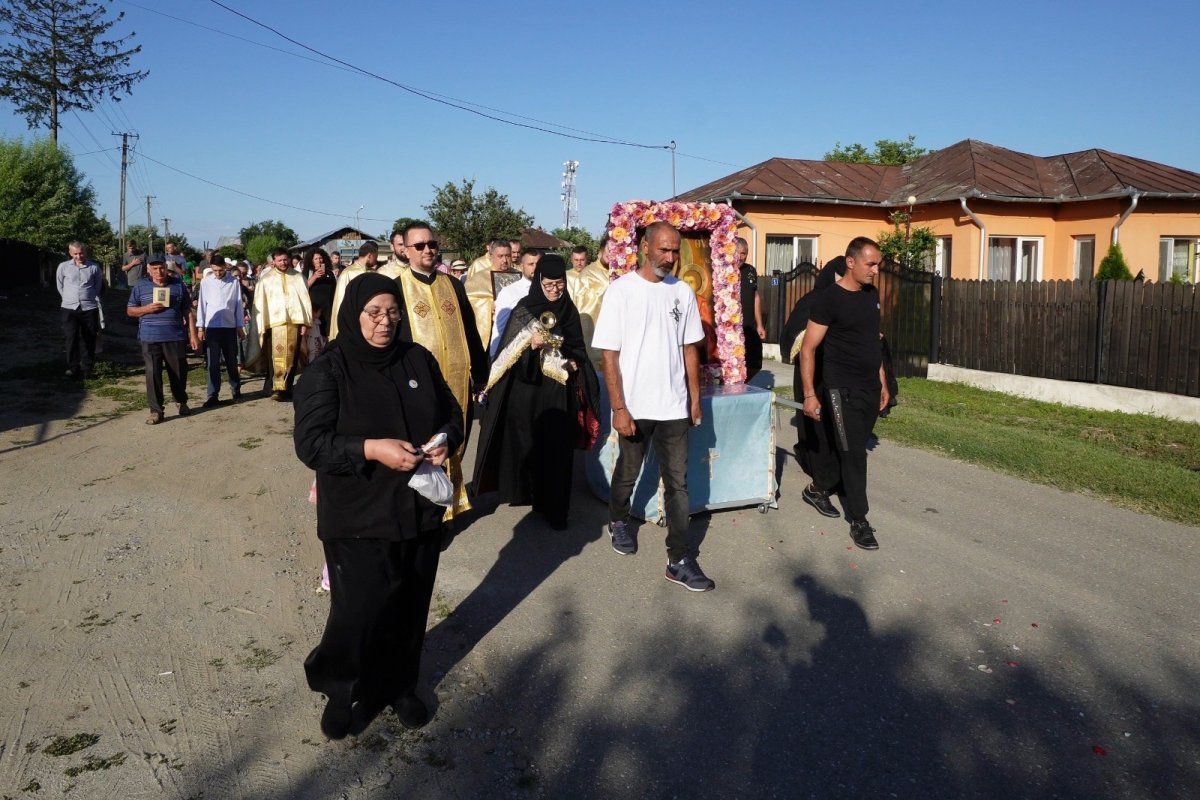 Icoana Maicii Domnului „Prodromița” cinstită într‑o parohie prahoveană 368309