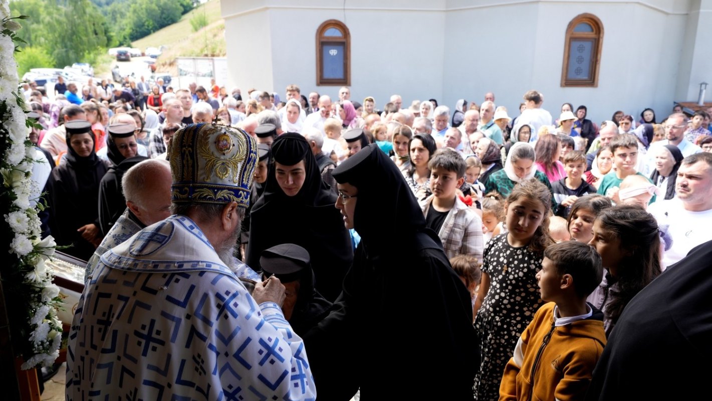 Mănăstirea de la Măgura-Jina şi-a sărbătorit cel de-al doilea hram 368254