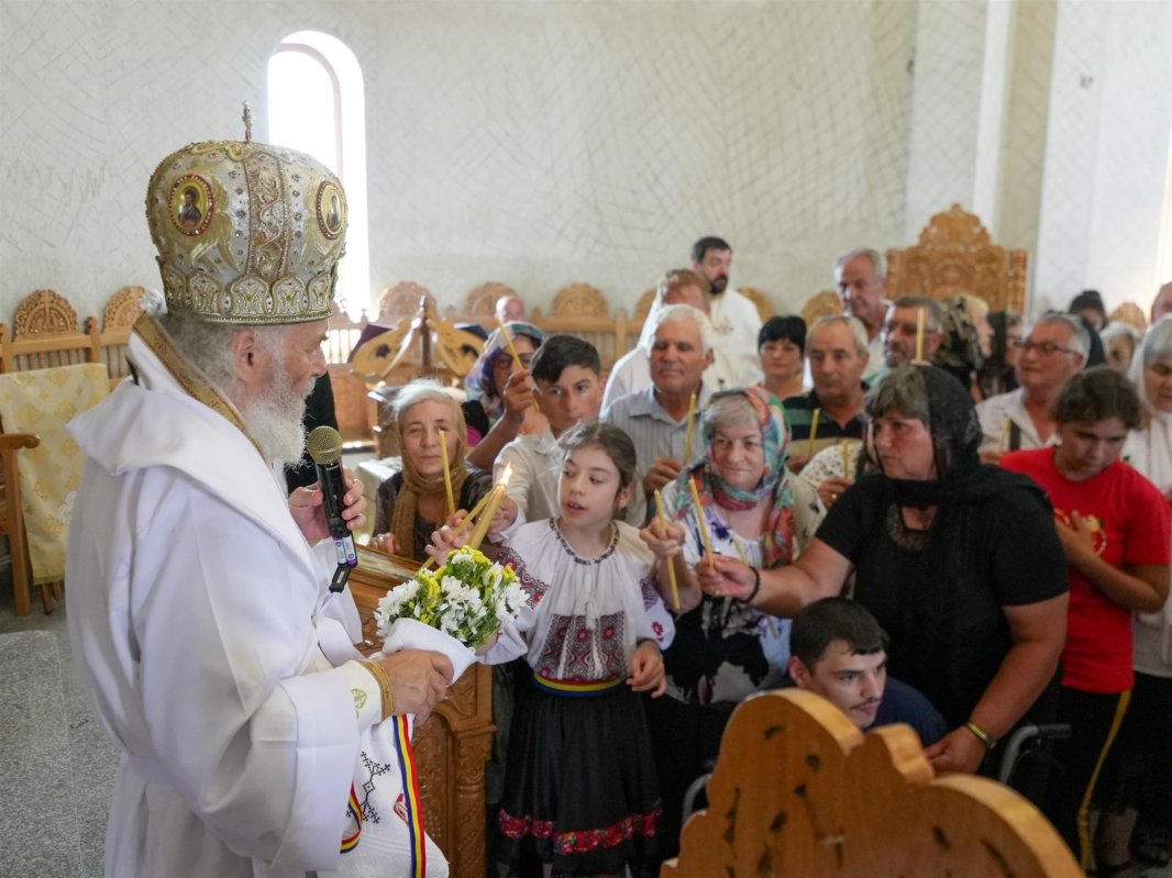 Sfinţirea bisericii dintr-o parohie din judeţul Brăila 368373