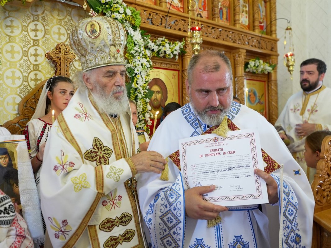 Sfinţirea bisericii dintr-o parohie din judeţul Brăila 368374