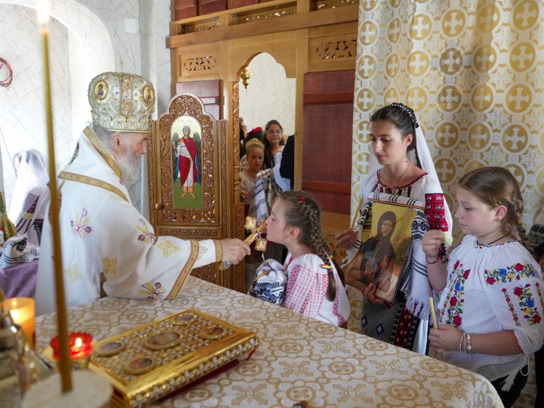 Sfinţirea bisericii dintr-o parohie din judeţul Brăila 368375