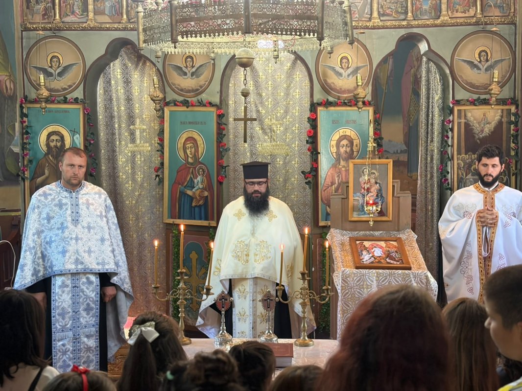 Prima Tabără a „Micilor Apostoli” din acest an la Bulzești 368479