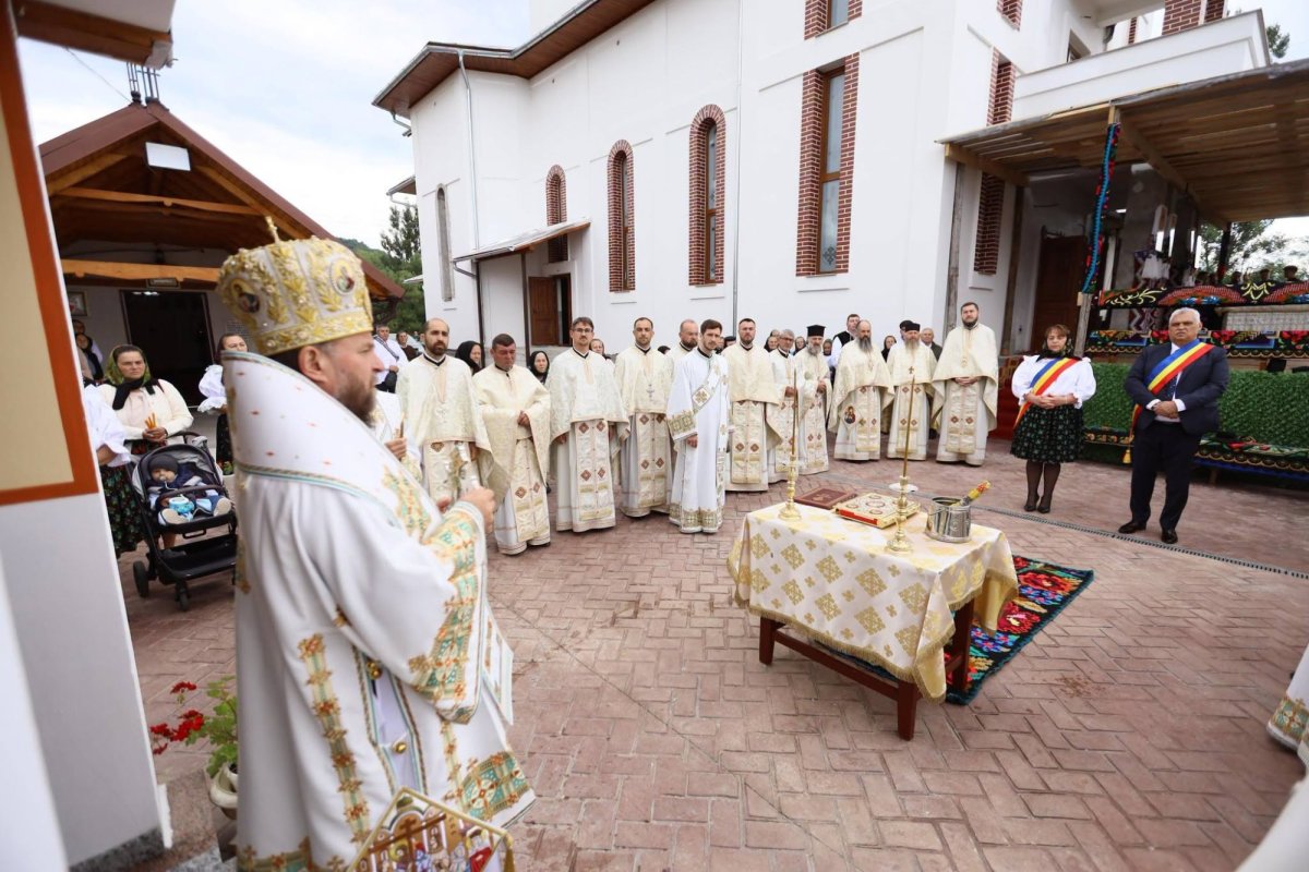 Binecuvântări arhiereşti în parohii maramureşene 368518