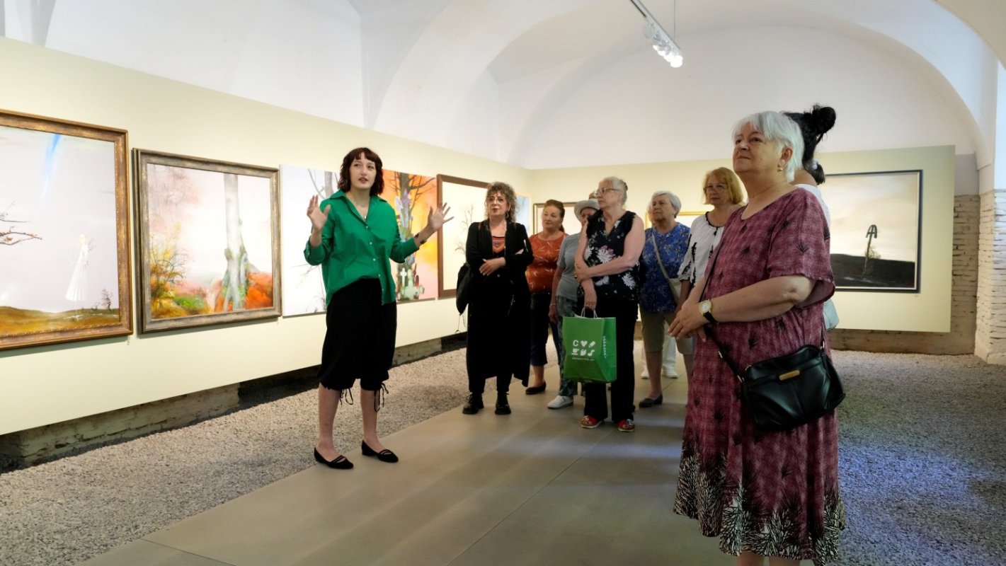 Beneficiarii Centrului „Sfânta Treime” din Sibiu participă la ateliere de art-terapie 368633