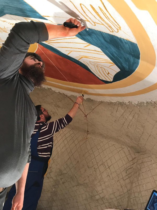 Slujitori ai Sfântului Altar şi pictori bisericeşti 368551