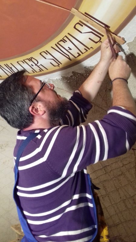 Slujitori ai Sfântului Altar şi pictori bisericeşti 368552