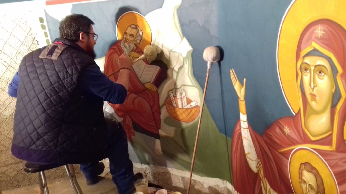 Slujitori ai Sfântului Altar şi pictori bisericeşti 368555