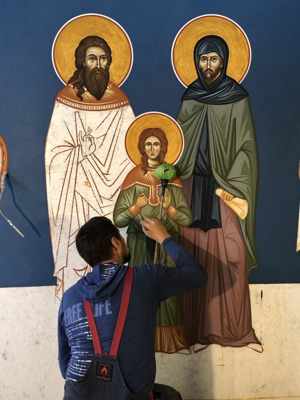 Slujitori ai Sfântului Altar şi pictori bisericeşti 368563