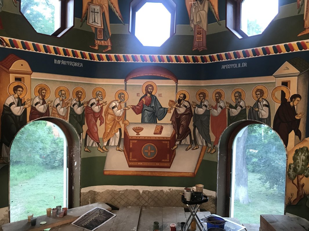 Slujitori ai Sfântului Altar şi pictori bisericeşti 368566