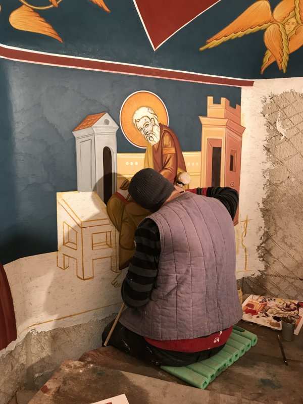 Slujitori ai Sfântului Altar şi pictori bisericeşti 368568