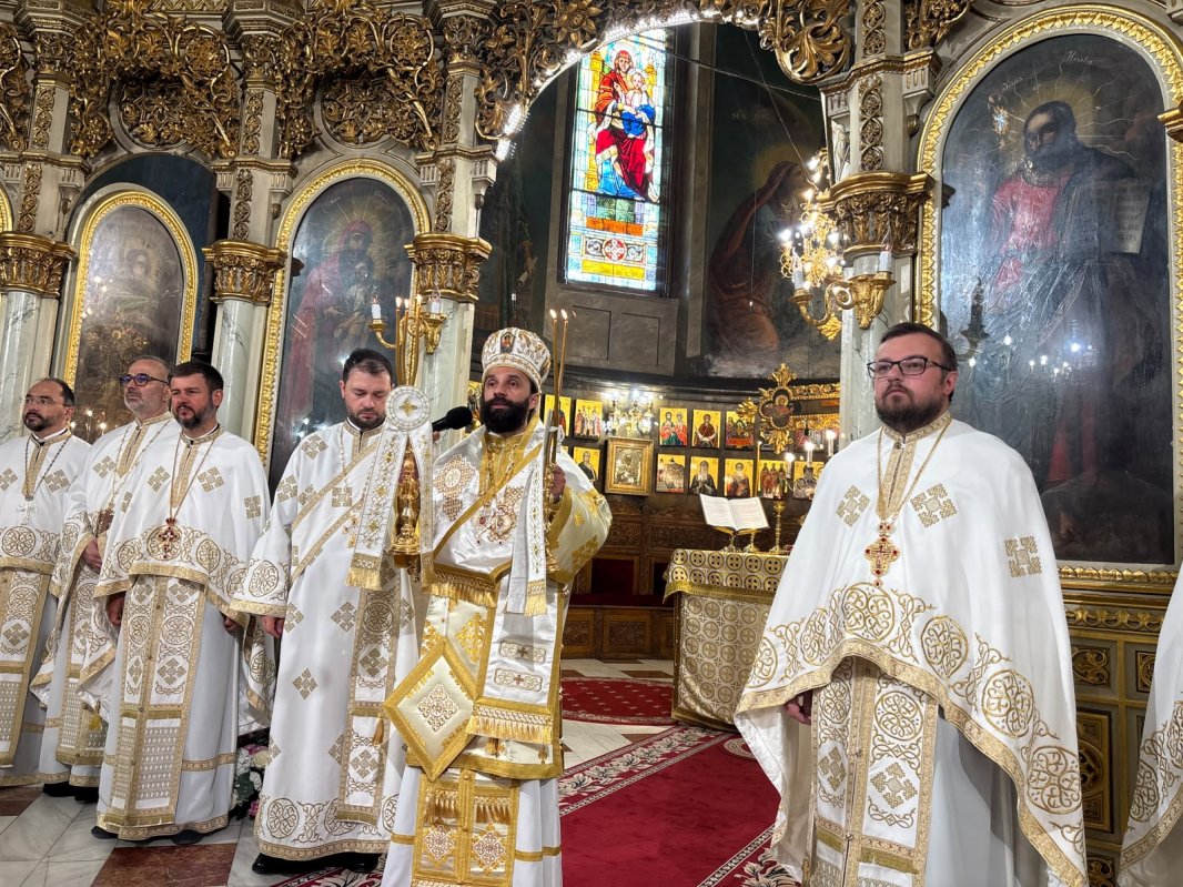 Slujire arhierească la Catedrala „Sfântul Spiridon”-Nou din București 368710