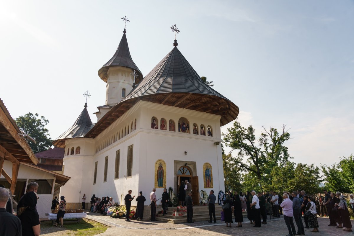 Starețul Mănăstirii Bisericani, protos. Serafim Mihali, a fost înmormântat 368735
