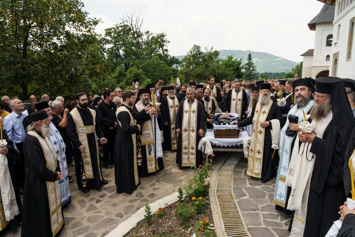 Starețul Mănăstirii Bisericani, protos. Serafim Mihali, a fost înmormântat 368745