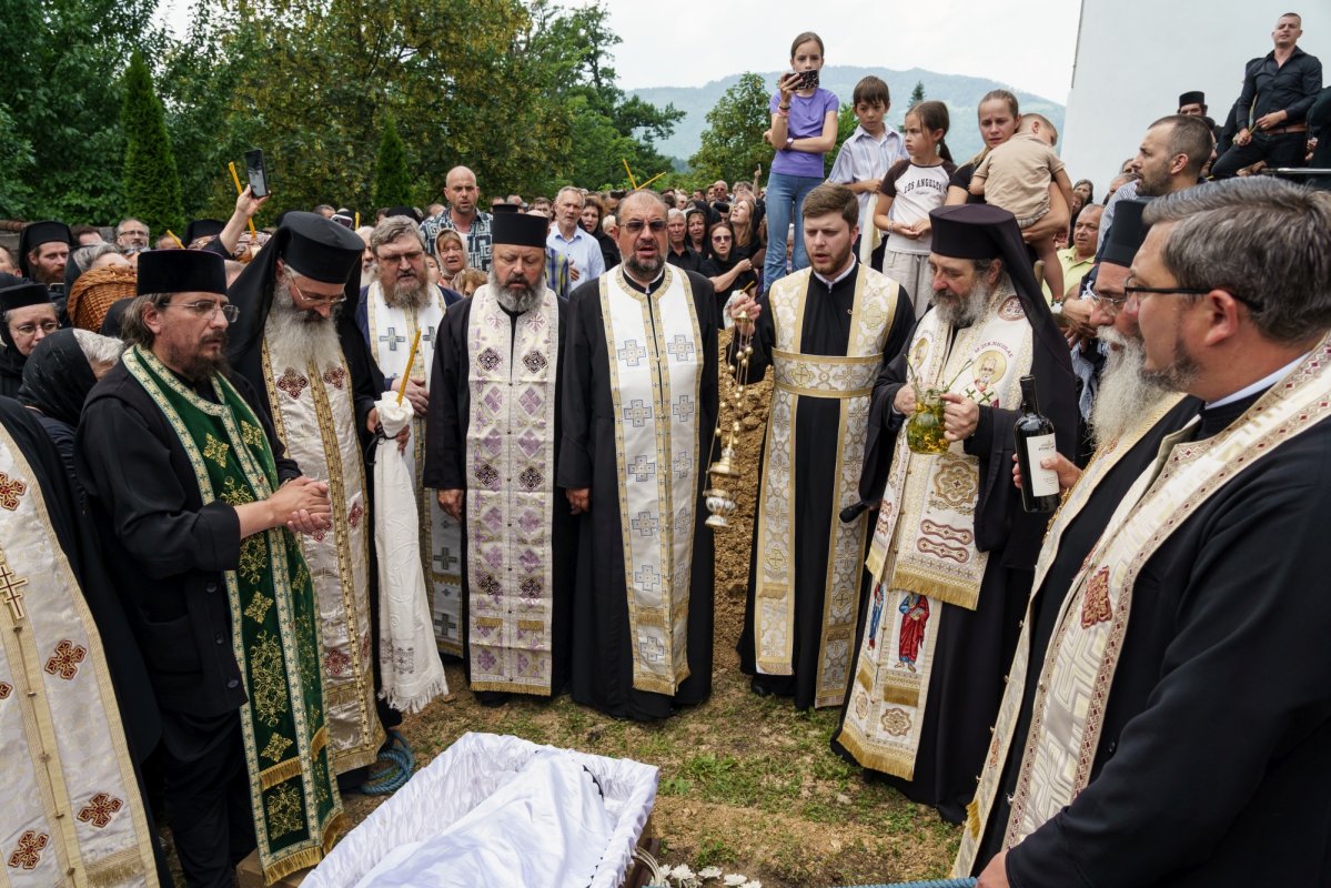 Starețul Mănăstirii Bisericani, protos. Serafim Mihali, a fost înmormântat 368747