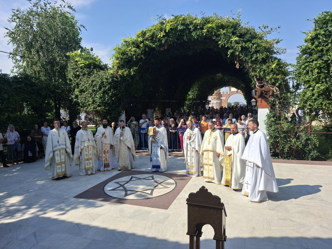 A început pelerinajul la Mănăstirea Pantocrator din Teleorman 368792