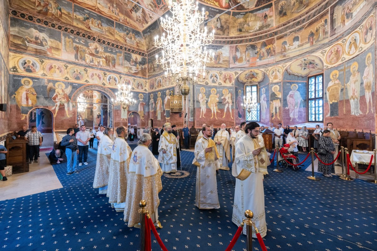 Hramul de vară al bisericii din ostrov a Mănăstirii Cernica 368801
