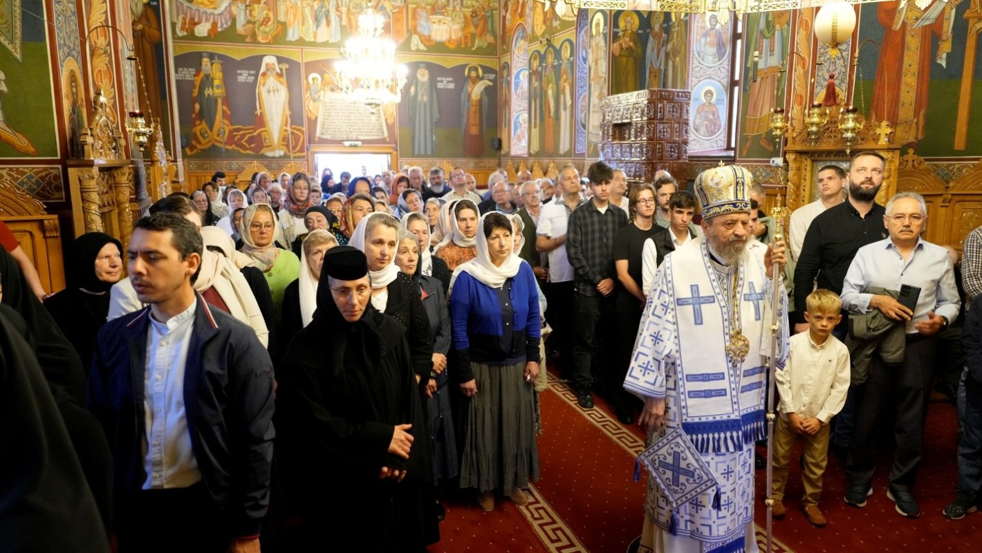 Liturghie arhierească la mănăstirea din Sita Buzăului 368980