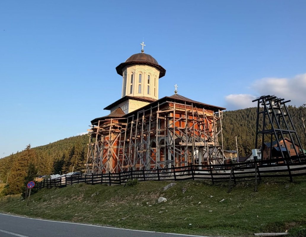 Prima Dumnezeiască Liturghie în noua biserică a Schitului Vârtop 368903
