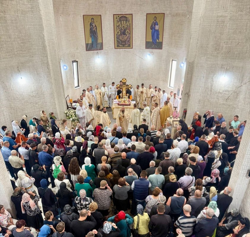Prima Dumnezeiască Liturghie în noua biserică a Schitului Vârtop 368904