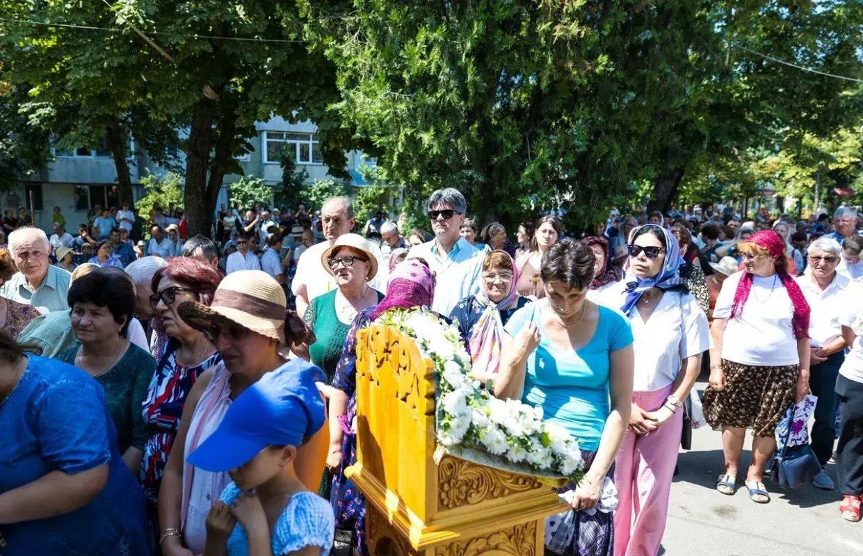 Resfințirea Bisericii „Sfântul Ilie” din Huși 368907